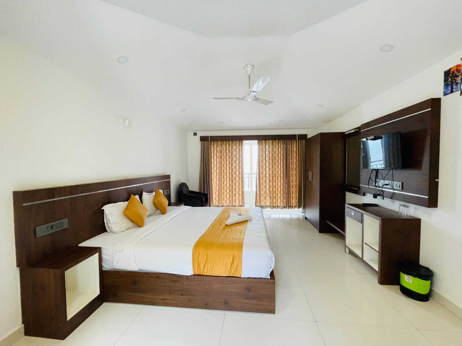 Deluxe Room - View 2